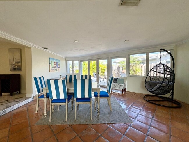 Building Photo - 999 SE 6th Terrace