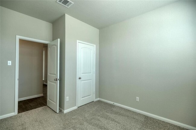 Building Photo - 105 Ashford Way