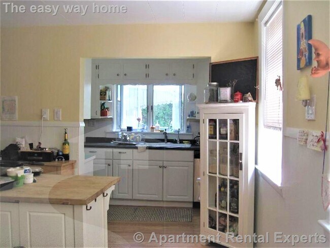 Building Photo - 95 Bartlett St