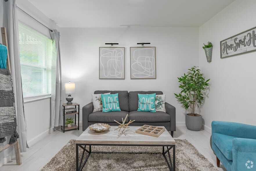 Primary Photo - River Oaks Apartments