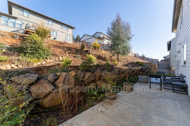 Building Photo - 35471 Portland View Dr