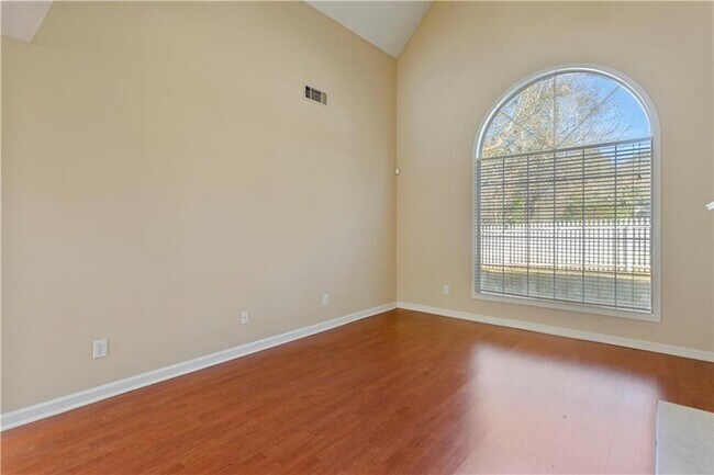 Building Photo - 3025 Vineyard Way