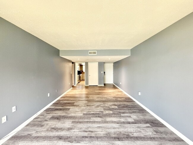 Building Photo - 785 S Village Dr