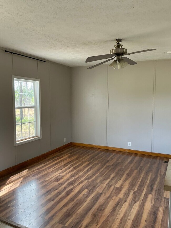 Building Photo - 131 Crescent Ln