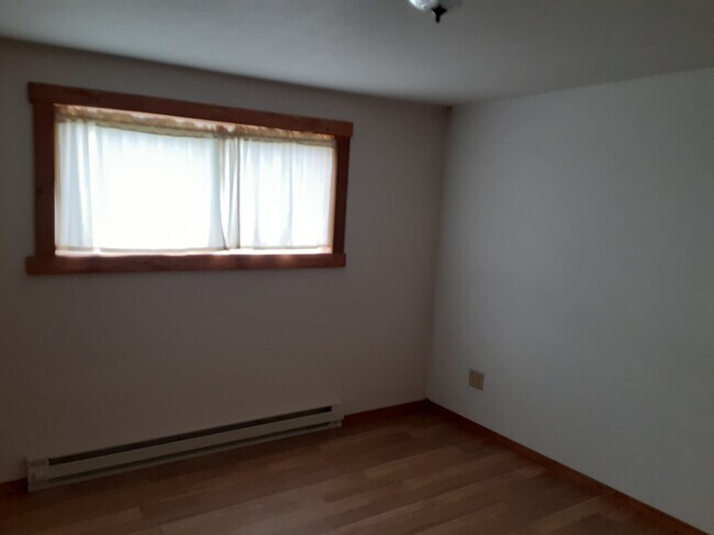 Building Photo - 308-302 E Park St