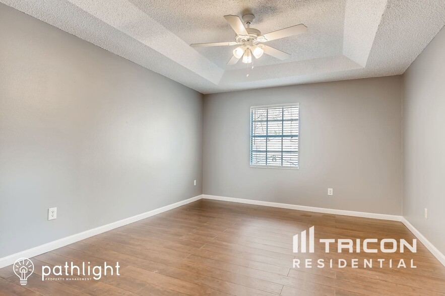 Building Photo - 102 Knights Hollow Dr
