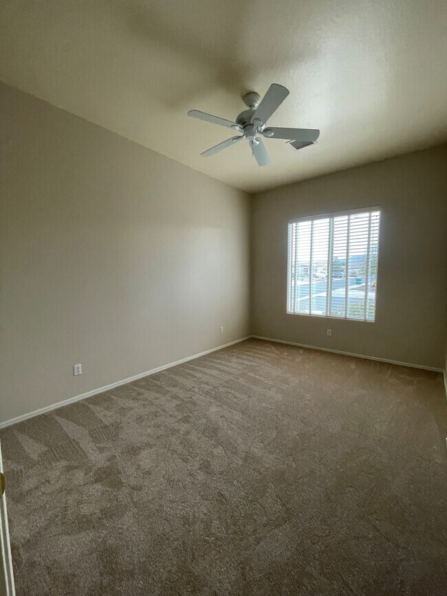 Building Photo - 5649 N Bentley Ct