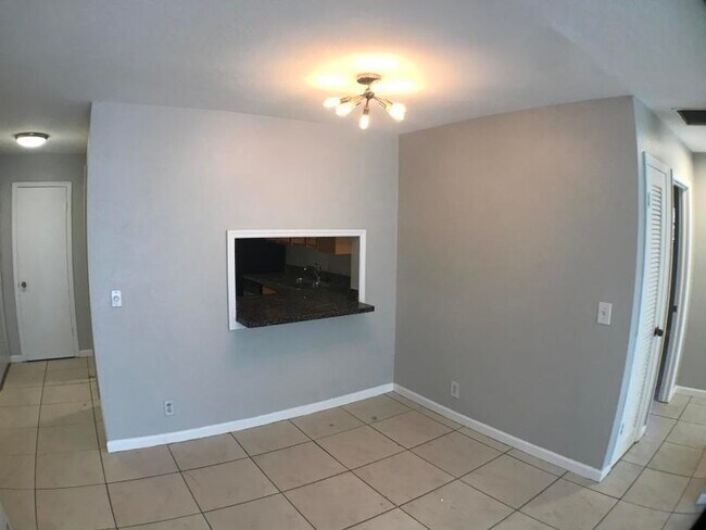 Building Photo - 220 Croton Ave