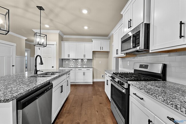 Building Photo - 114 Hudson River Dr