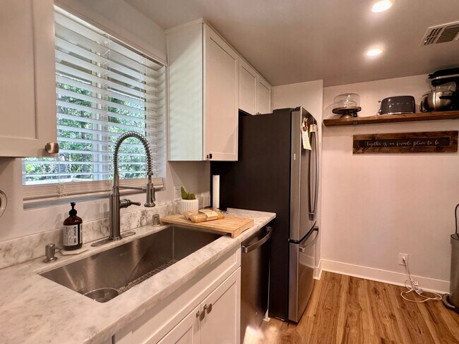 Building Photo - 4425 Sierra Springs Dr