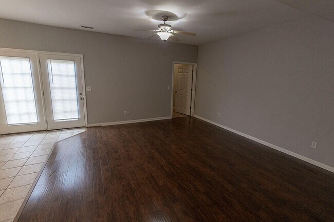 Building Photo - 1945 Center St