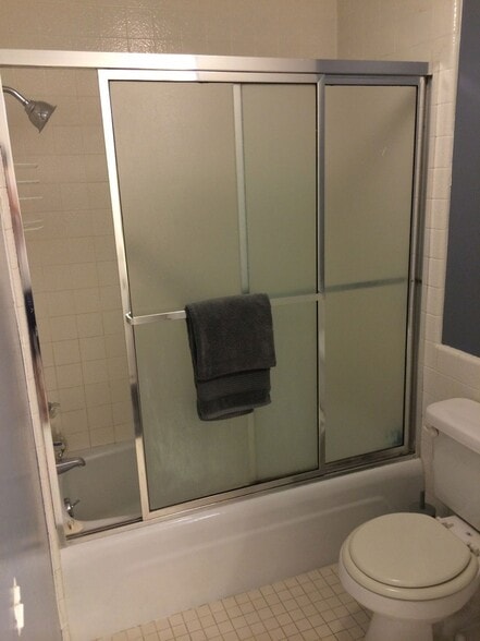 Bathroom with a bath tub - 8200 E Jefferson Ave