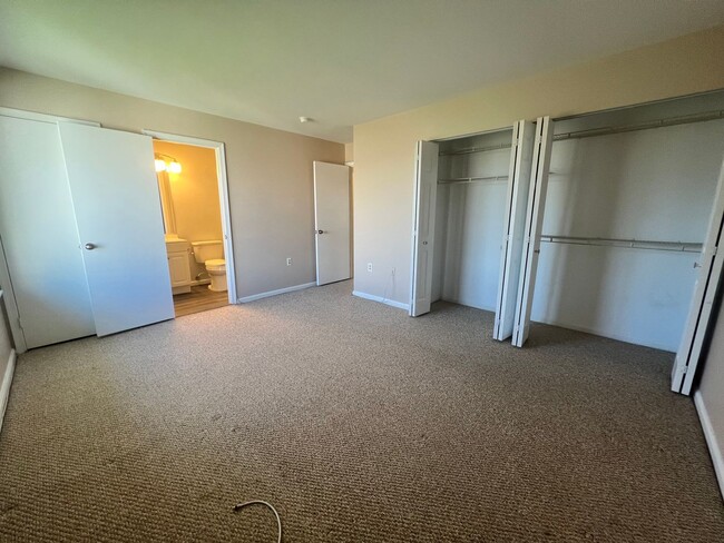 Building Photo - Lovely 2 BR/2 BA Condo in Glen Burnie!