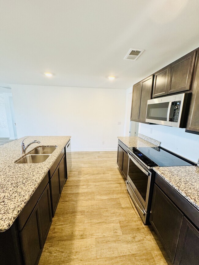 Building Photo - 809 Woodland Farms Cir