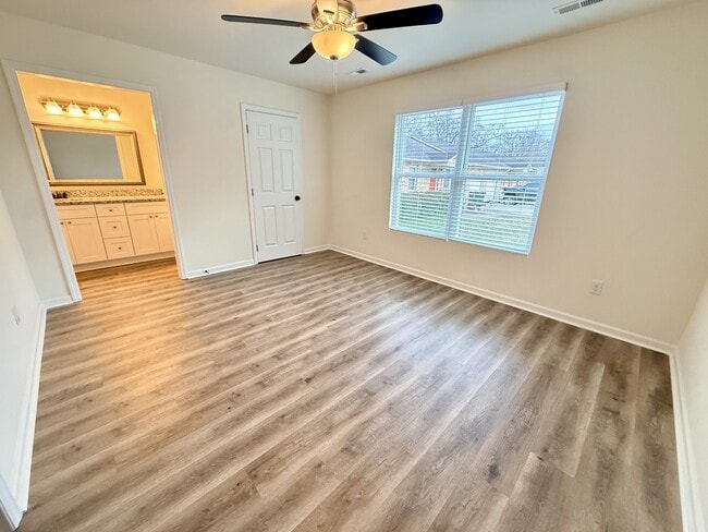 Building Photo - 103 Oakwood Meadows Dr