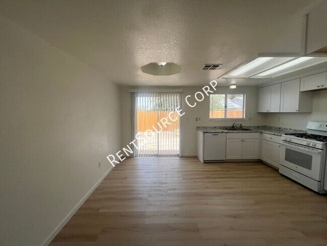 Building Photo - 841 Chateau Way
