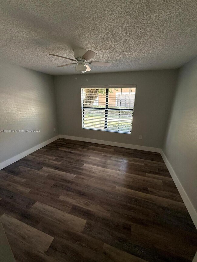 Building Photo - 15600 SW 106th Ln