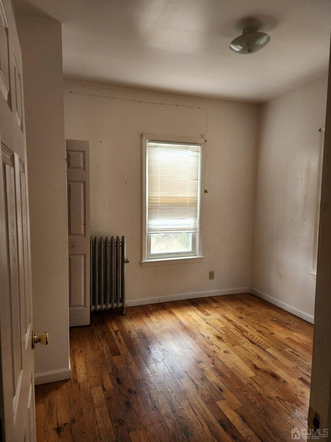 Building Photo - 68 Llewellyn Ave