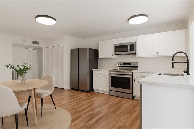 Building Photo - 5920 Maple Ln