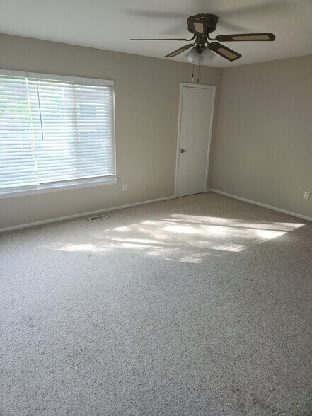 Building Photo - 1025 Oaklyn Ct
