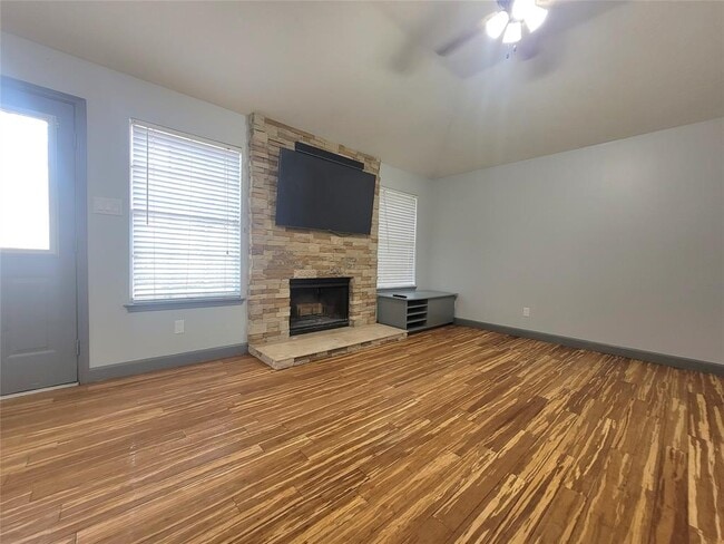 Building Photo - 16115 Lakestone Dr