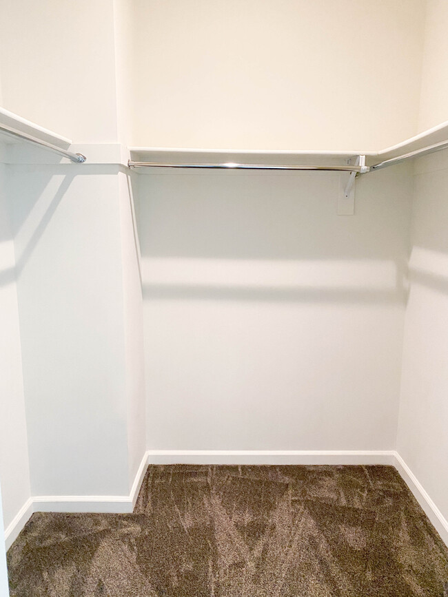 walk-in closet - 1625 Granville Ave