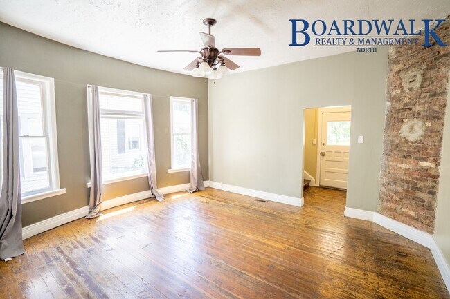 Building Photo - 4 Bedroom Victorian Single Family Home