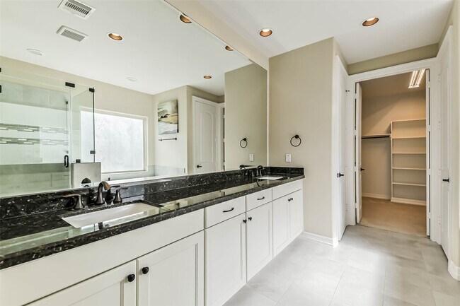 Building Photo - 11115 Olympia Dr