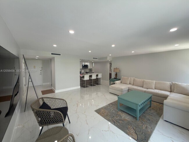 Building Photo - 1800 Collins Ave