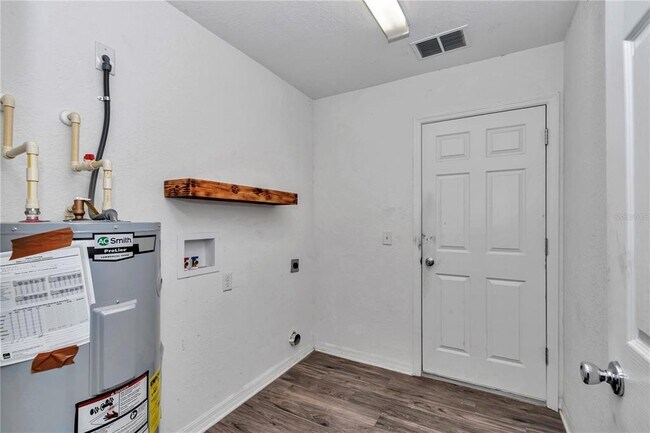 Building Photo - 460 Locust Rd