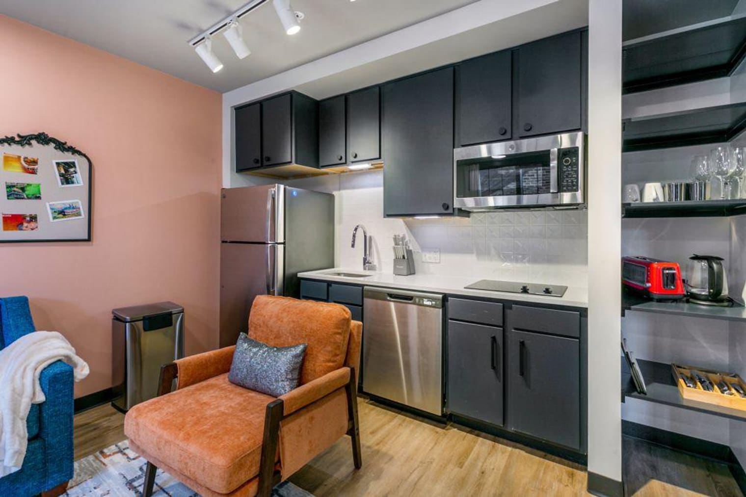 Building Photo - 611 Commerce St