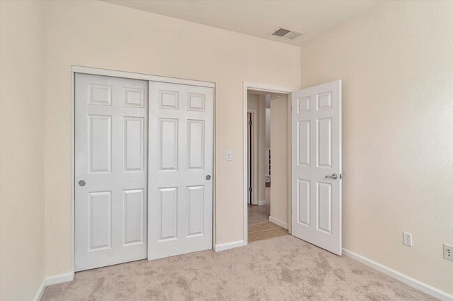 Building Photo - 581 Bridgeport Terrace