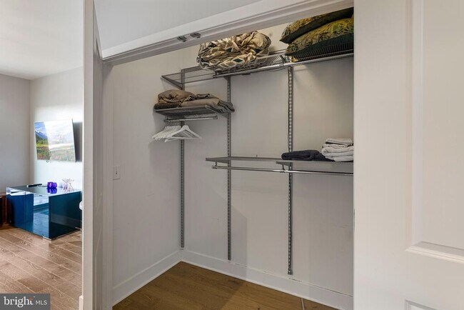 Building Photo - 2550 17th St NW