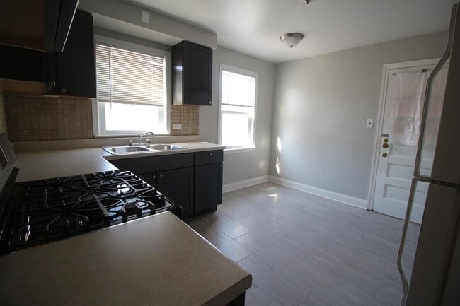 Building Photo - 2901 W Farragut Ave