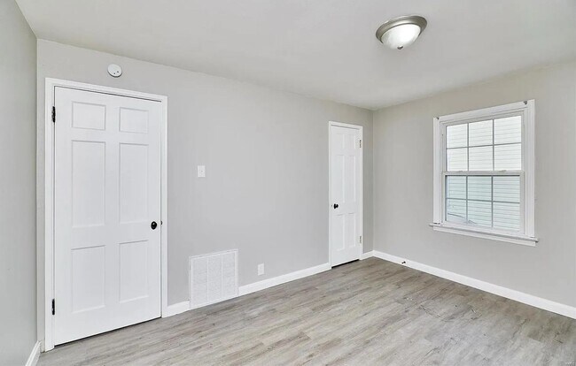Building Photo - 6108 Eaton Dr