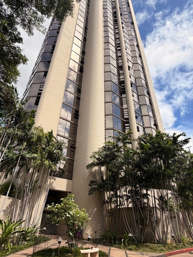 Building Photo - 930 Kaheka St