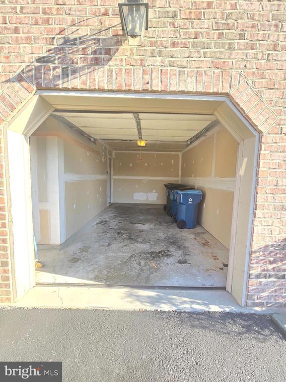 Building Photo - 471 Stonehedge Ln