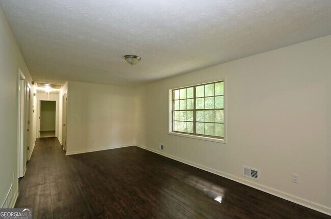 Building Photo - 4215 Fawn Ln SE