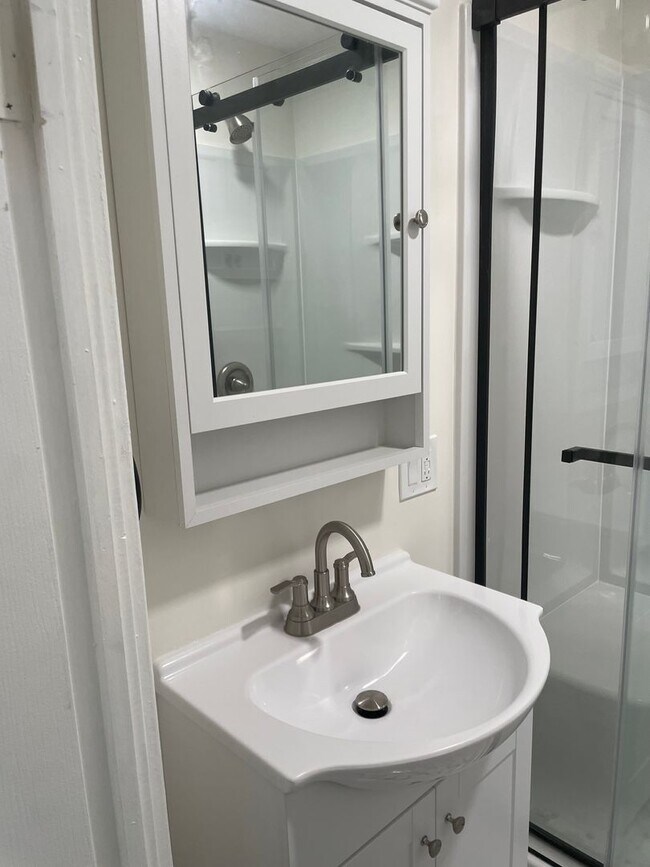 Building Photo - House for Rent in Southwest City