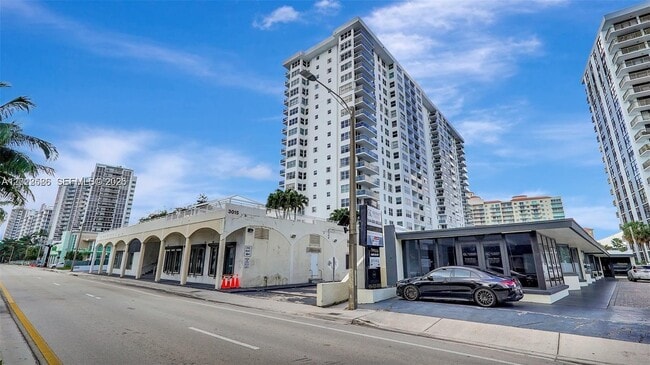 Building Photo - 3015 N Ocean Blvd