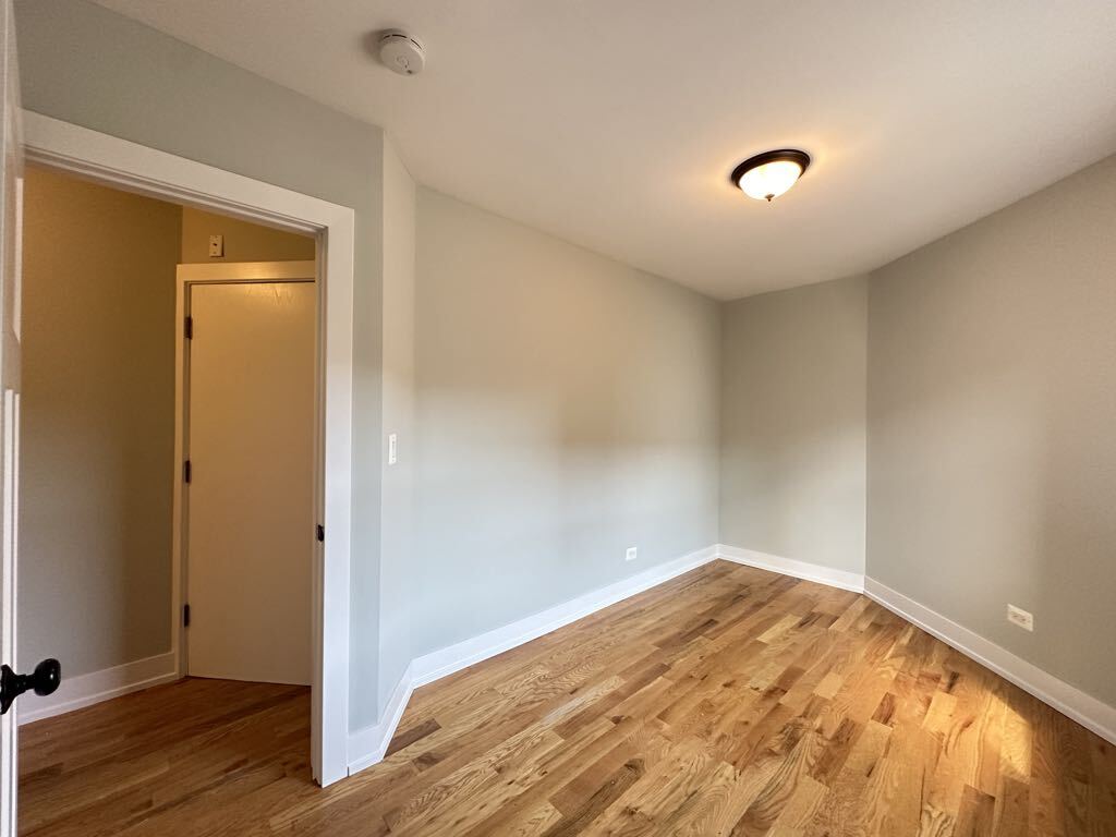 Building Photo - 816 W Cornelia Ave