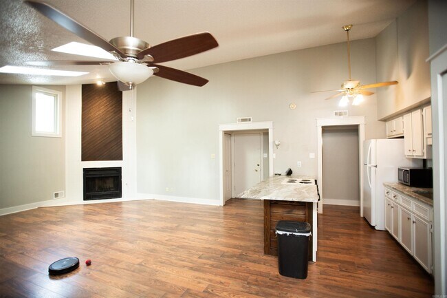 Building Photo - 14112 High Point Dr