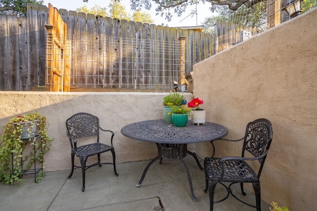 Building Photo - Executive Westside Paso Robles Home