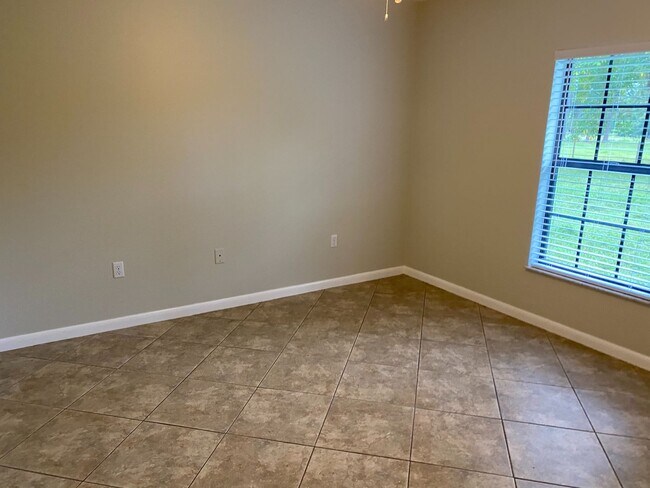 Building Photo - 242 Snyder Dr