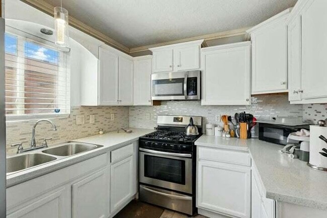 Building Photo - 404 Lindsay Pl SW