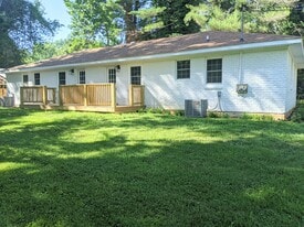 Building Photo - 3200 Windemere Pl