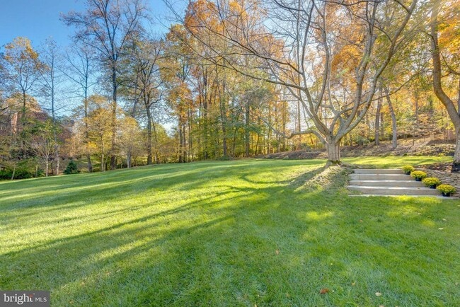 Building Photo - 1057 Vista Dr