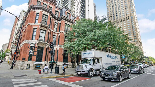 Primary Photo - 807 N Wabash Ave