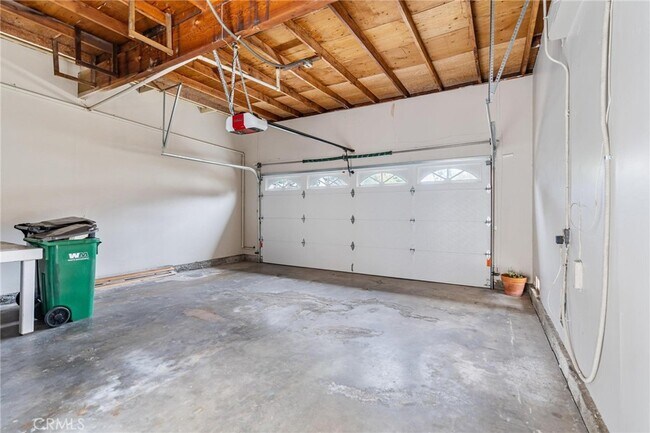 Building Photo - 13 Rockrose Way