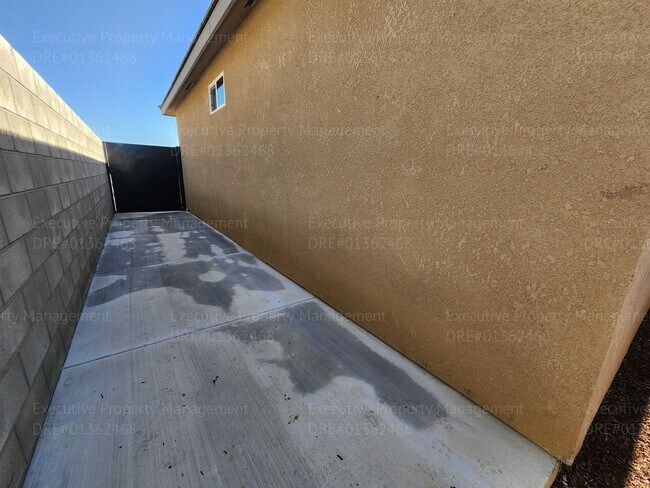Building Photo - 8521 Grandy St